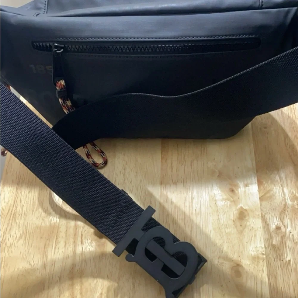 Burberry Black Belt Bag for Men - Picture 2 of 3